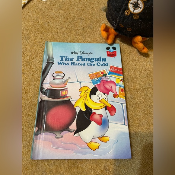 Story time bundle - a Disney book and a toy Penguin - Picture 6 of 10